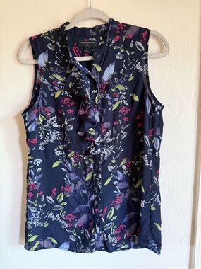 Banana Republic Navy Floral Sleeveless Ruffle Blouse button down Size M